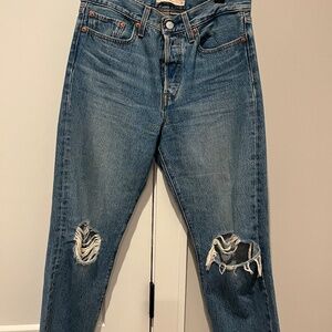 Distressed Levi Wedgie Straight Jeans